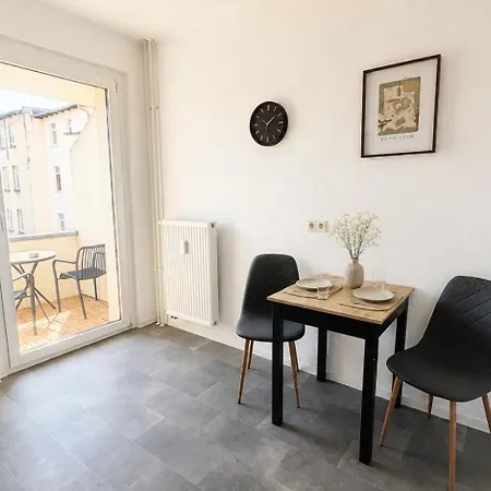 Zentrumsnahe Mit Bequemen Boxspringbetten, Augestattete Kueche, Balkon, Self Check-in, Wifi Halberstadt